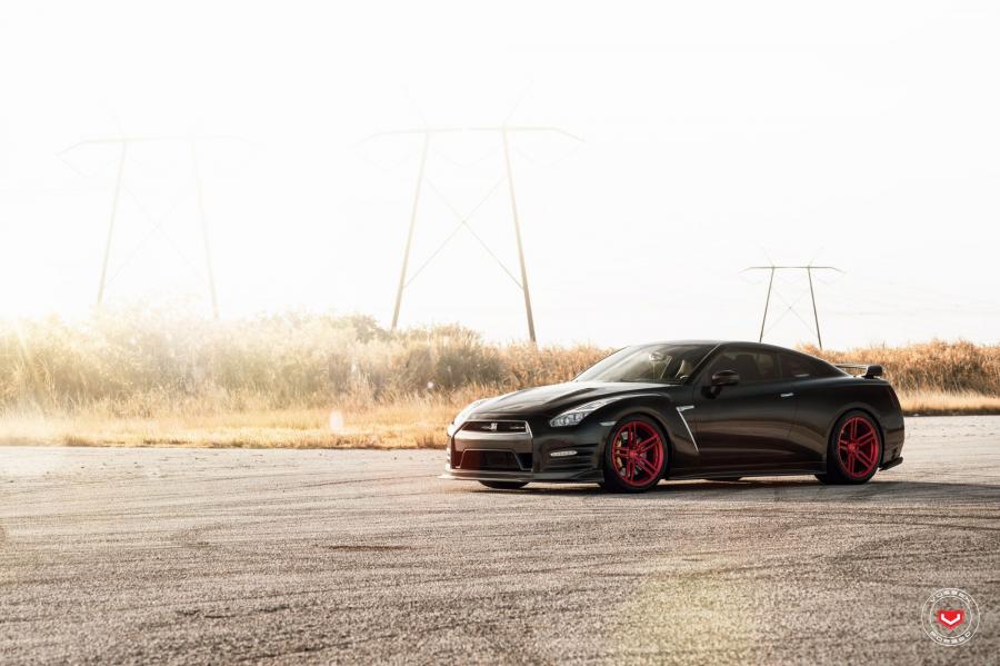  Nissan GT-R on Vossen Wheels (HC-1) 2017 года  (фото 3 из 13)